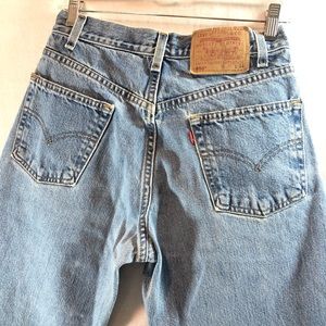 Vintage Levi’s 550 28x32 High-Waisted Mom Jeans